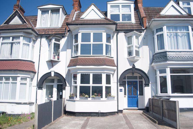 Buy or rent a property | Oakleigh Park Drive, Leigh-On-Sea SS9 1RU
