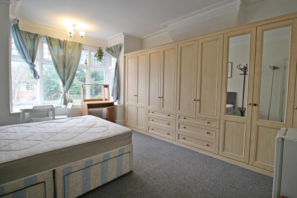 Buy or rent a property | The Grove, Isleworth TW7 4JR