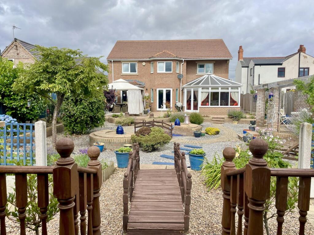 Buy or rent a property | Honeysuckle Walk, Doncaster DN9 3BF