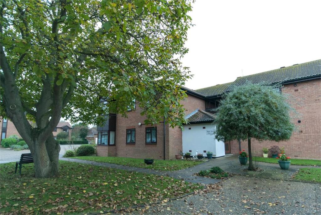 Buy or rent a property | Roselawn Gardens, Margate CT9 5JD