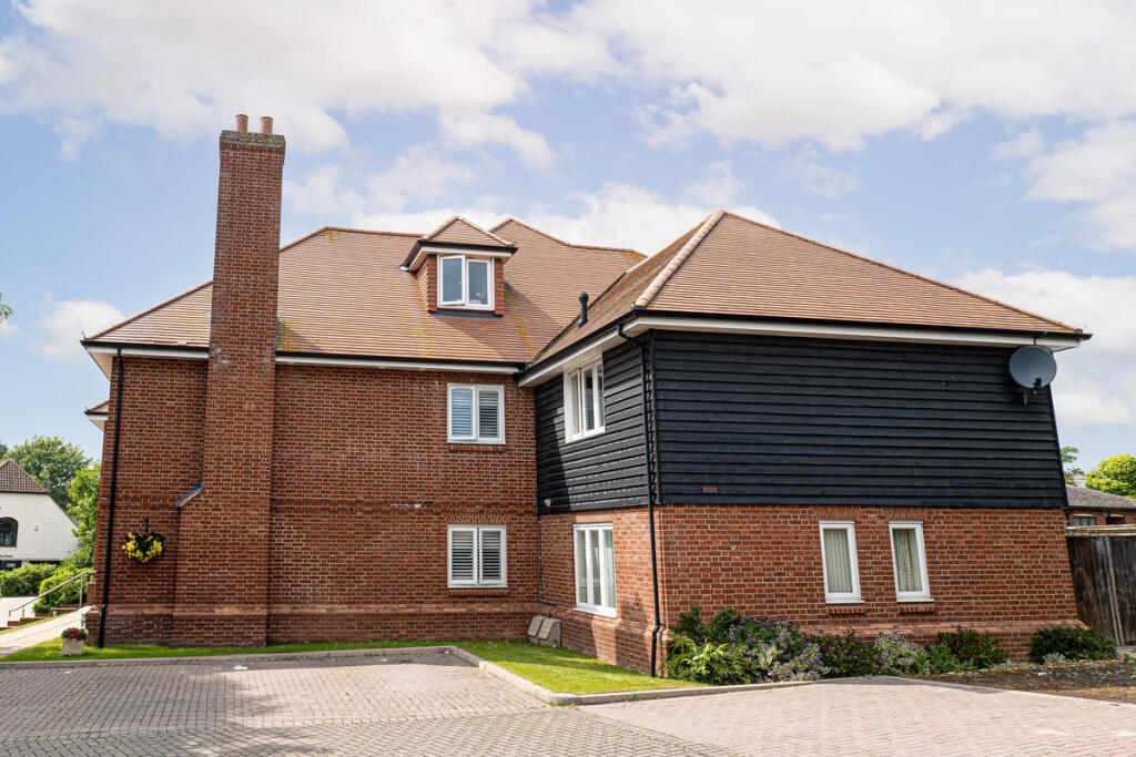 Buy or rent a property | Locks Hill, Rochford SS4 1FR