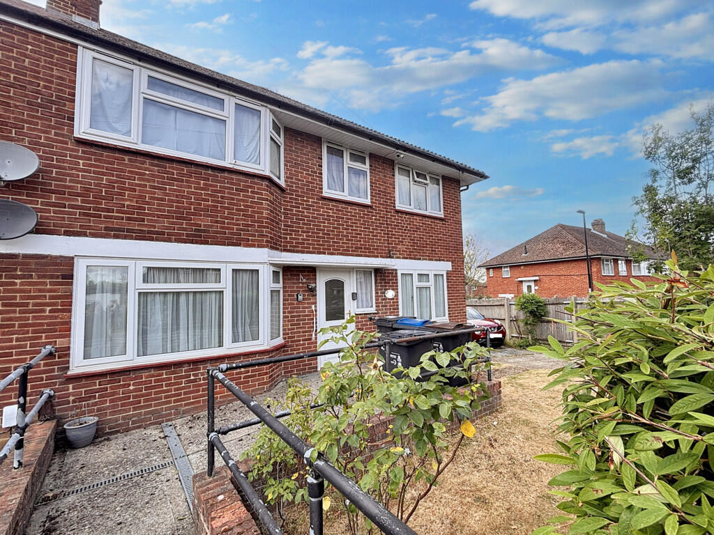 Buy or rent a property | Waddington Avenue, Coulsdon CR5 1QG