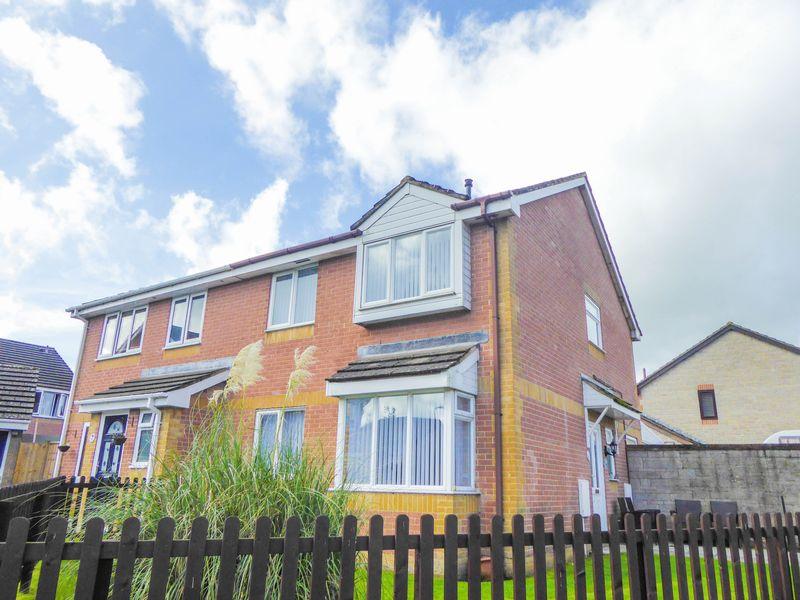 Buy or rent a property | Amulet Way, Shepton Mallet BA4 4TJ