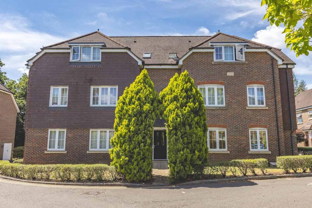 Buy or rent a property | Cranwells Lane, Slough SL2 3GW