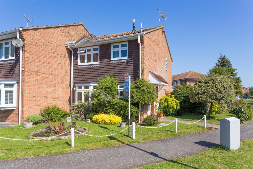 Buy or rent a property | Sutherland Drive, Birchington CT7 9XD