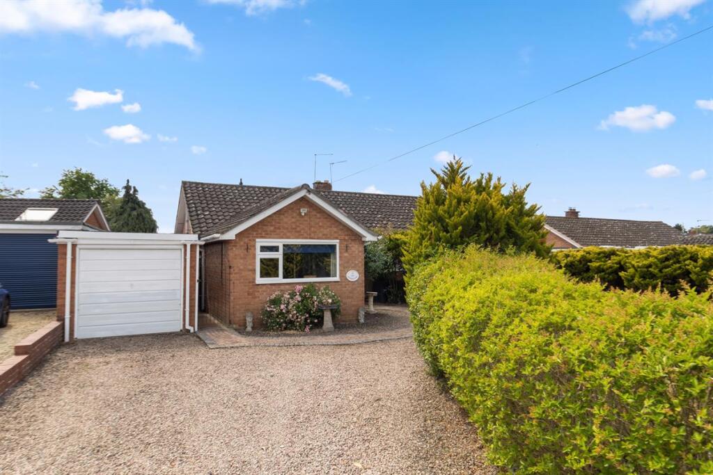 Buy or rent a property | The Woodlands, Worcester WR8 0PQ