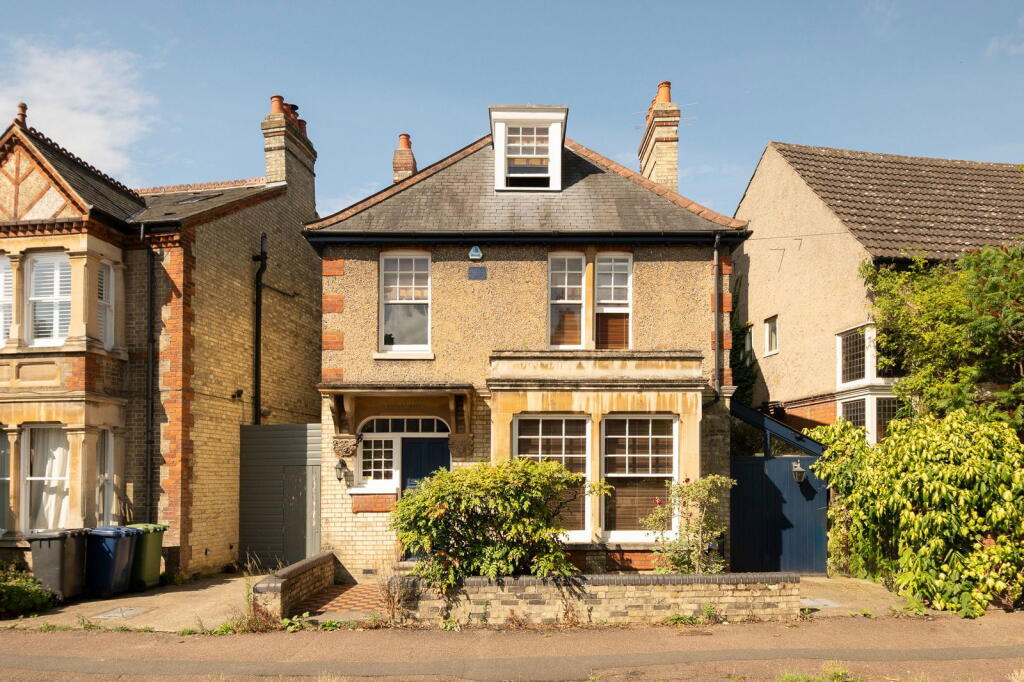 Buy or rent a property | Chesterton Hall Crescent, Cambridge CB4 1AW