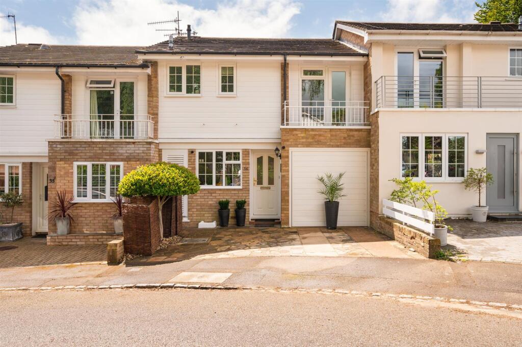 Buy or rent a property | Milton Close, Henley-On-Thames RG9 1UJ