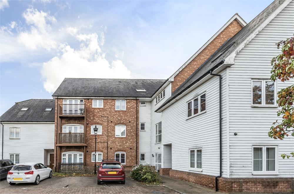 Buy or rent a property | Brosse Way, Bromley BR2 8FF