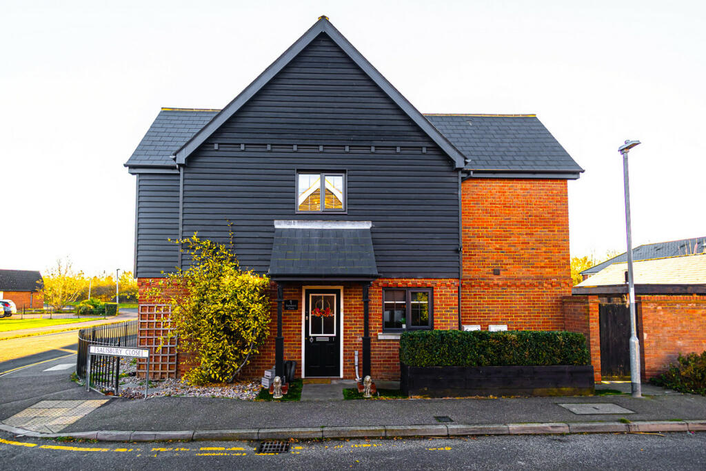 Buy or rent a property | Salisbury Close, Rayleigh SS6 9UH