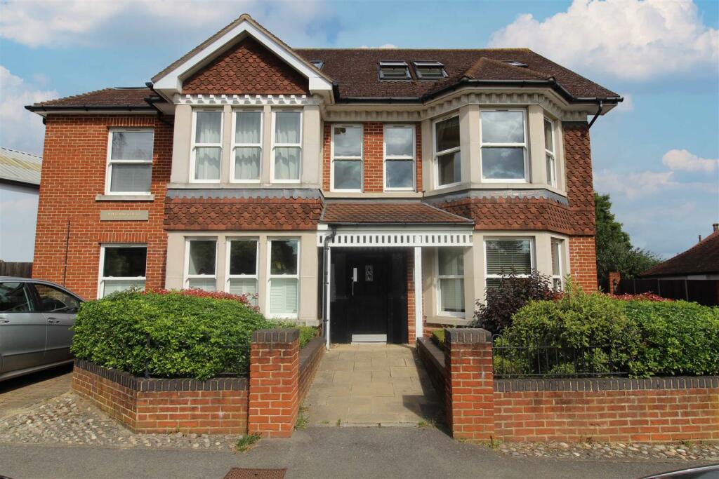 Buy or rent a property | Woodcote Green, Wallington SM6 9NN