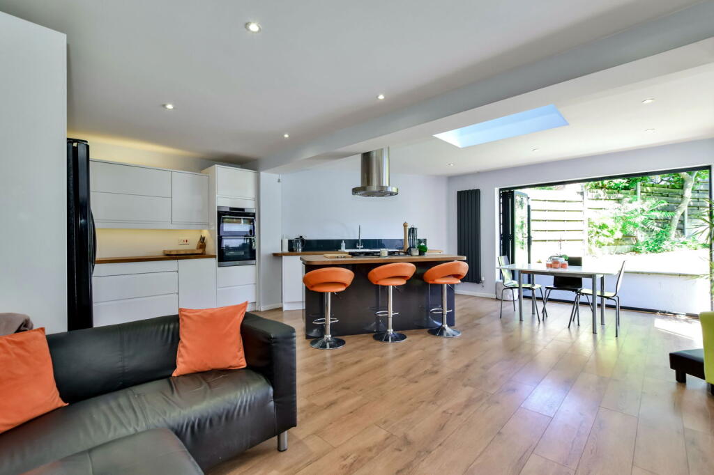 Buy or rent a property | Aldbury Road, Rickmansworth WD3 8LH