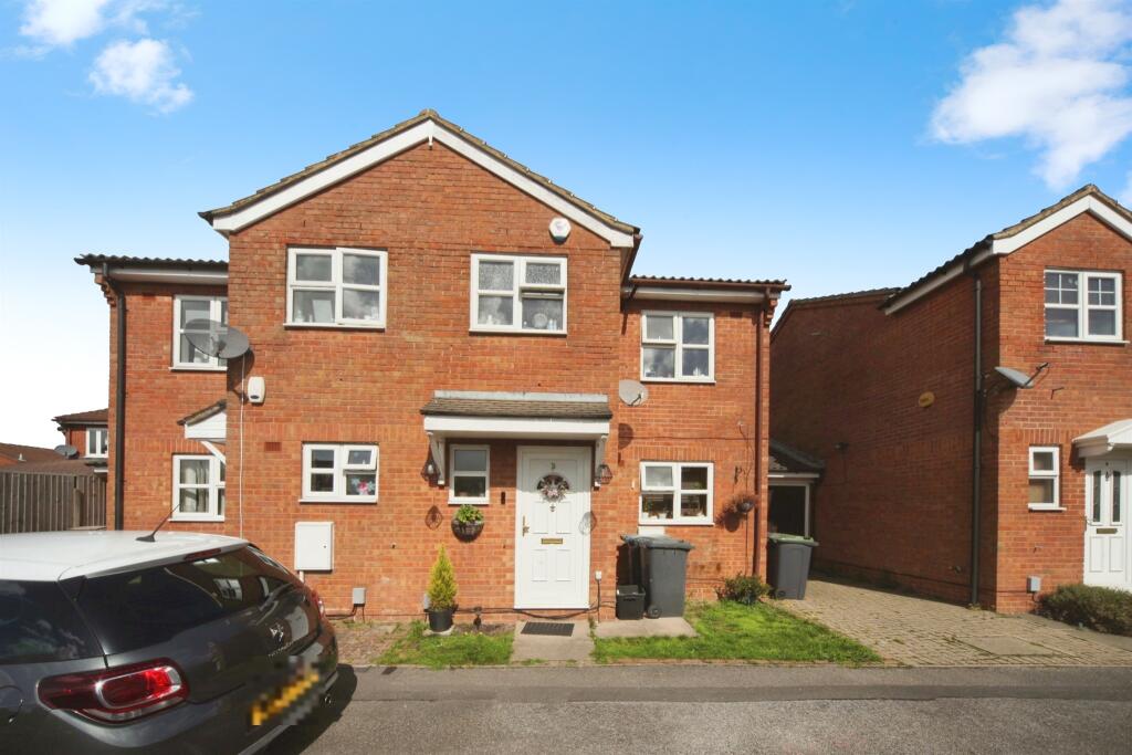 Buy or rent a property | Laxton Close, Luton LU2 8SJ