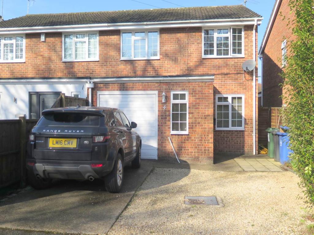 Buy or rent a property | Kennel Ride, Ascot SL5 7NY