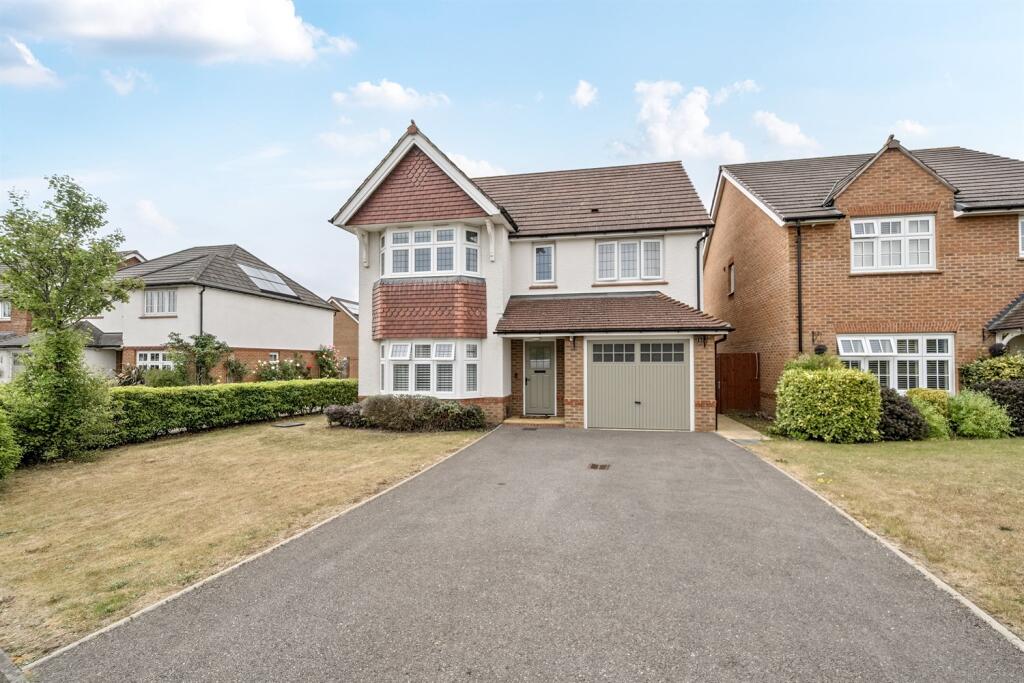 Buy or rent a property | Martinet Road, Reading RG5 4TQ