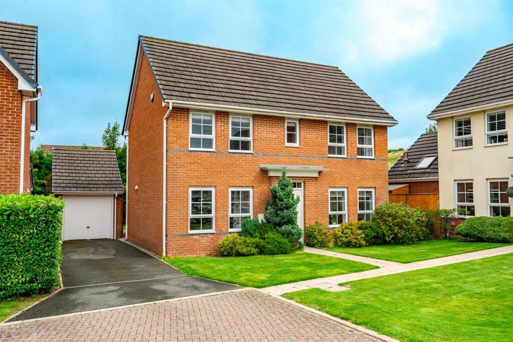 Buy or rent a property | Moss Field Close, Chorley PR7 7GS