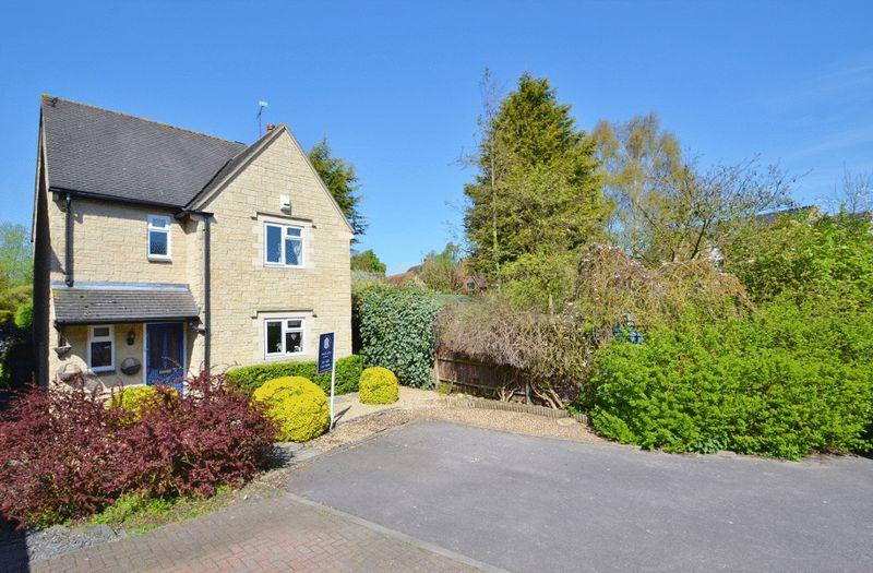 Buy or rent a property | Oak Farm Close, Thame OX9 7JA