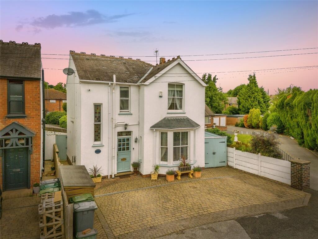 Buy or rent a property | Elm Drive, Nottingham NG4 3AW