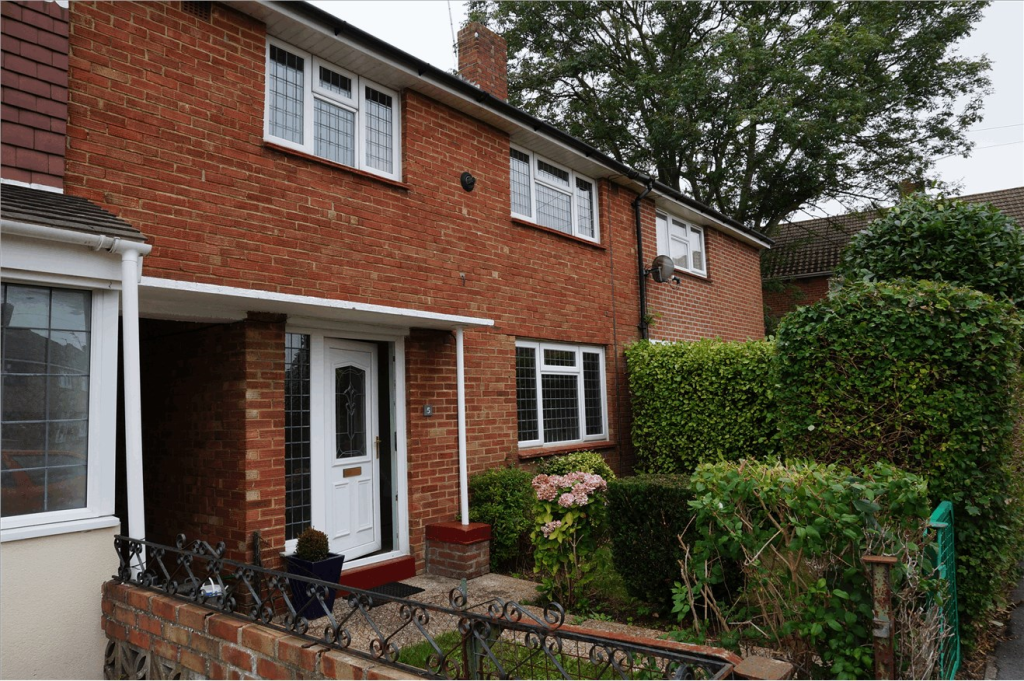 Buy or rent a property | Furzedown Crescent, Havant PO9 5SD