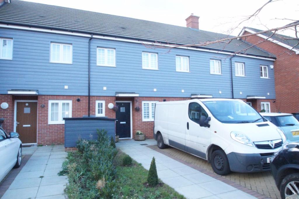 Buy or rent a property | Kerswell Close, Slough SL2 2QH