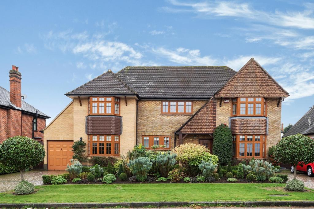 Buy or rent a property | Heathfield, Chislehurst BR7 6AE