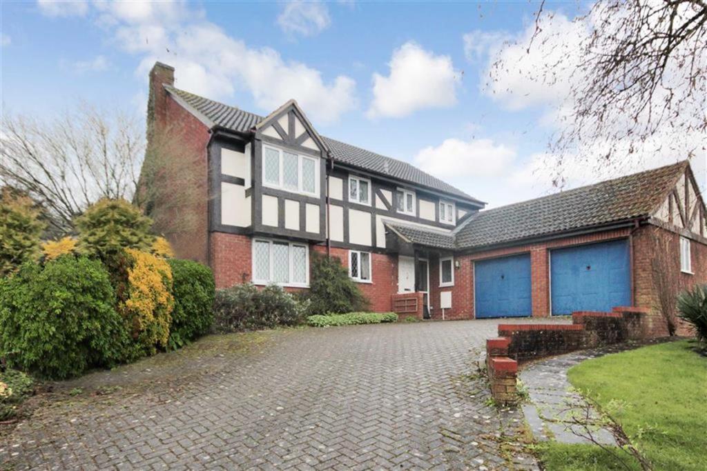 Buy or rent a property | Oakapple Close, Swindon SN4 0EW