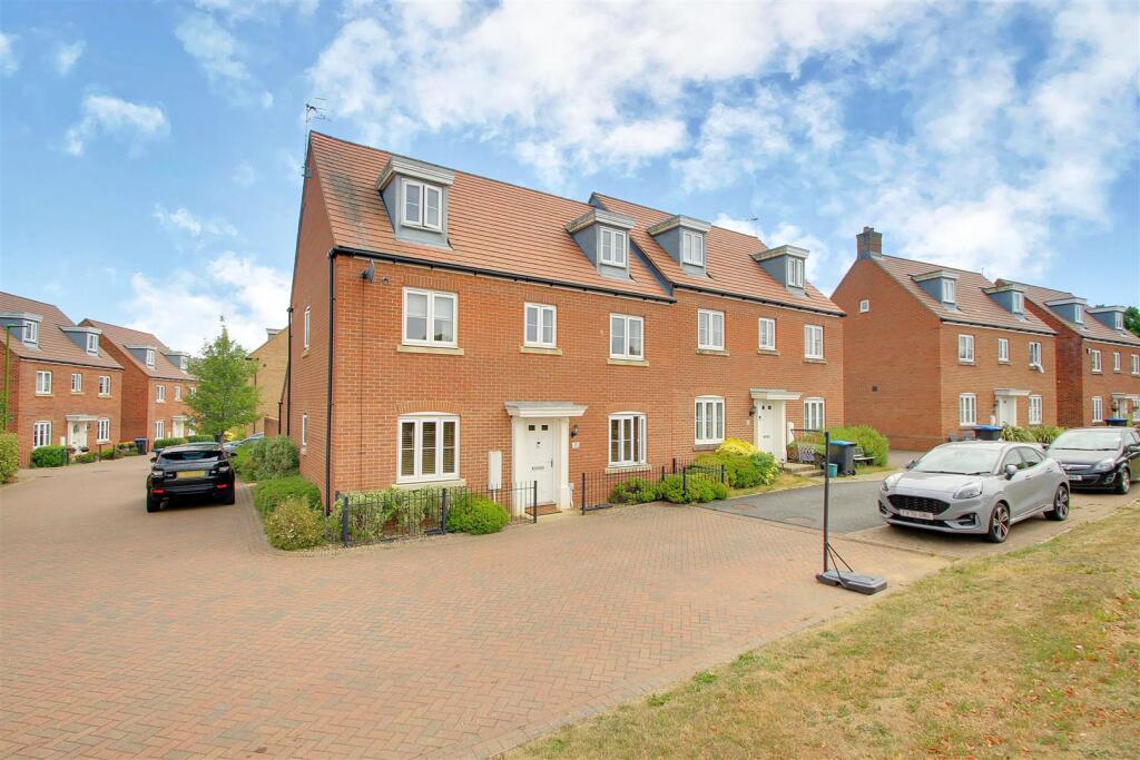 Buy or rent a property | Dunnock Close, Hemel Hempstead HP3 0FS