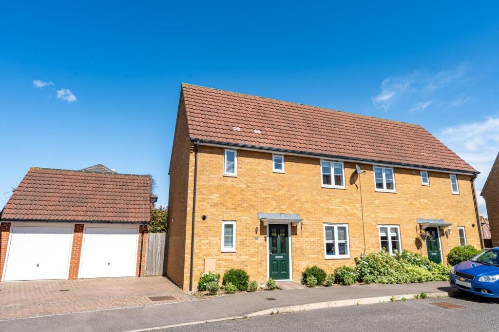 Buy or rent a property | Elm Road, Dunmow CM6 1TL