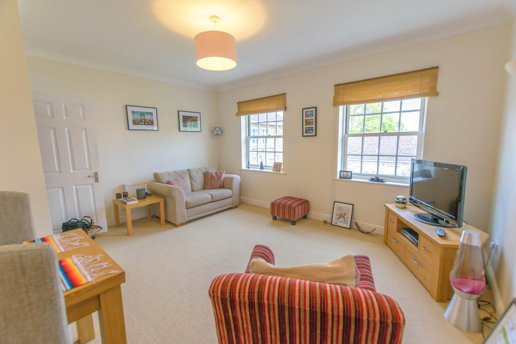 Buy or rent a property | Shortheath Road, Farnham GU9 8RT