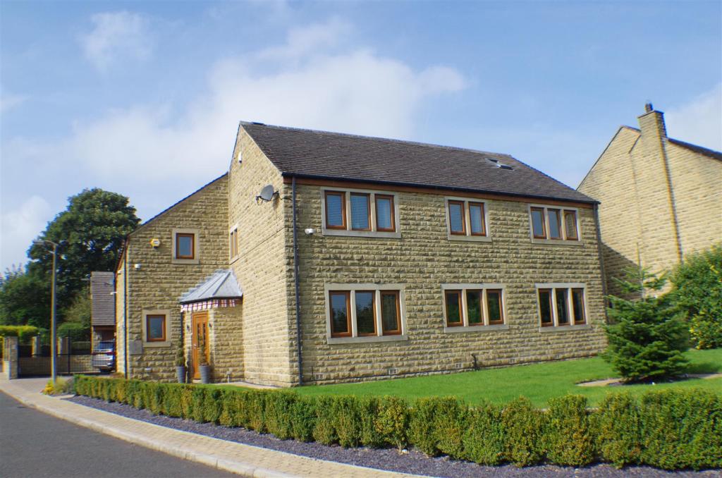 Buy or rent a property | Southedge Close, Halifax HX3 8DW