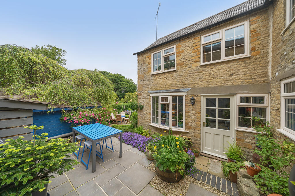 Buy or rent a property | Spring Street, Chipping Norton OX7 5NN