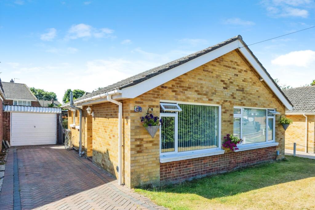 Buy or rent a property | Sutton Close, Waterlooville PO8 8QQ