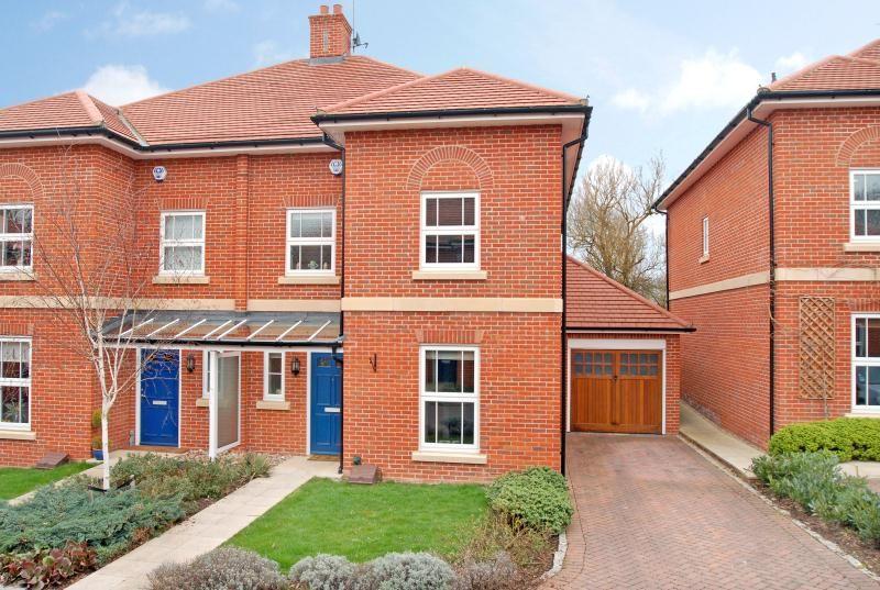 Buy or rent a property | College Close, Thame OX9 2DQ