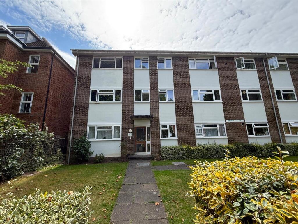 Buy or rent a property | Lovelace Gardens, Surbiton KT6 6SN
