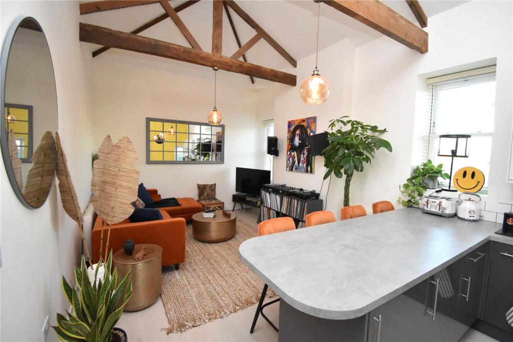 Buy or rent a property | High Street South, Dunstable LU6 3RZ