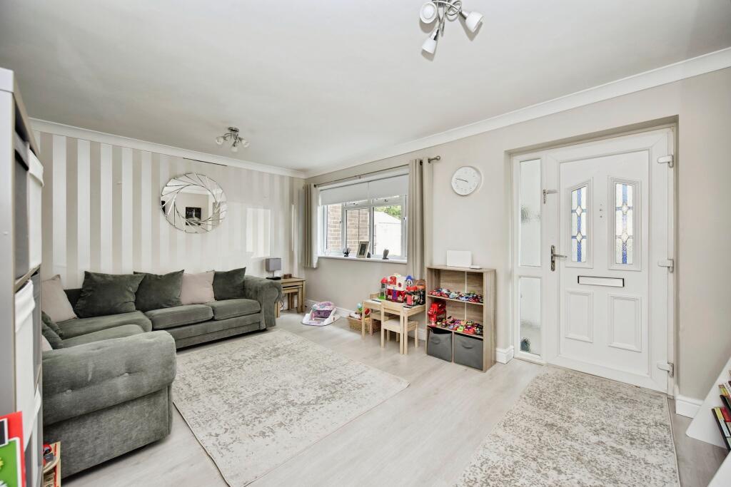 Buy or rent a property | Larchwood Close, Chatham ME5 8XB