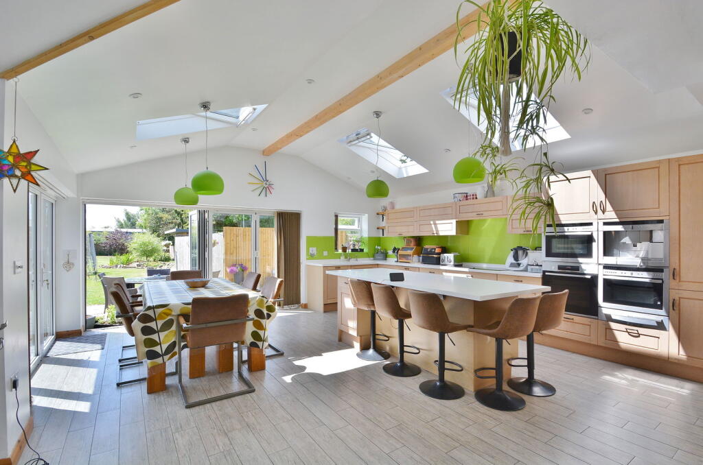 Buy or rent a property | Chinnor Road, Thame OX9 3LW