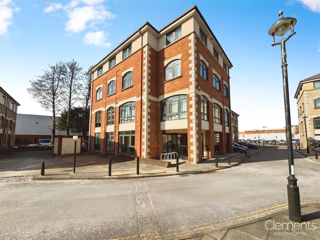 Buy or rent a property | Corner Hall, Hemel Hempstead HP3 9YT