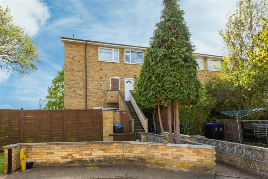 Buy or rent a property | St. Davids Close, Iver SL0 0RS