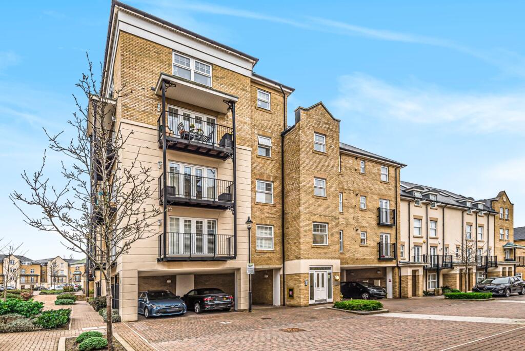 Buy or rent a property | Renwick Drive, Bromley BR2 9FU