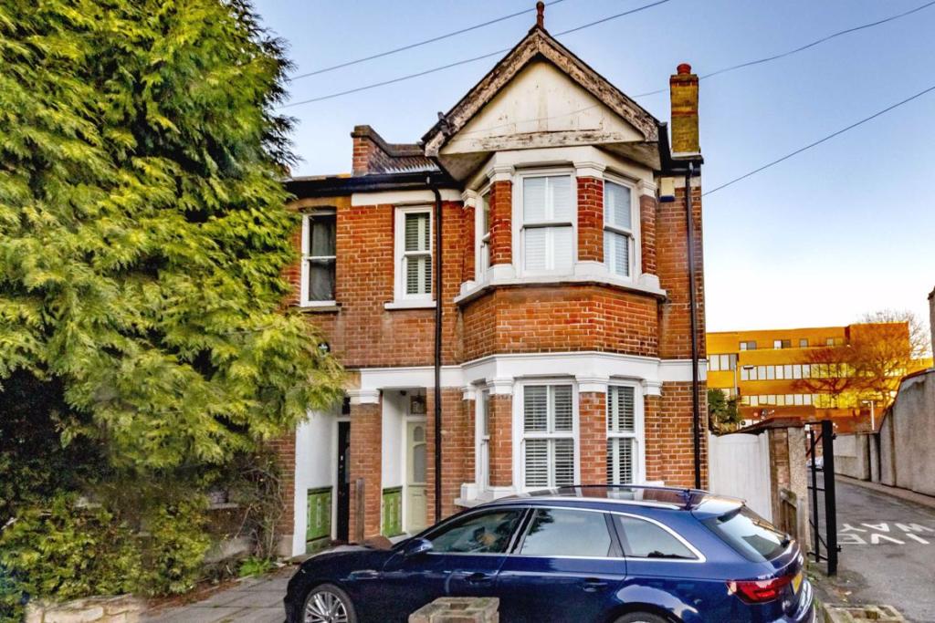Buy or rent a property | Grosvenor Road, Twickenham TW1 4AE