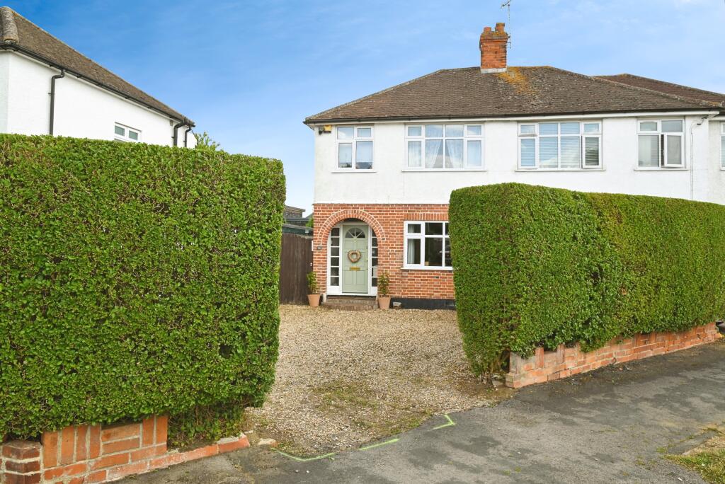 Buy or rent a property | Westlands Avenue, Reading RG2 8EN