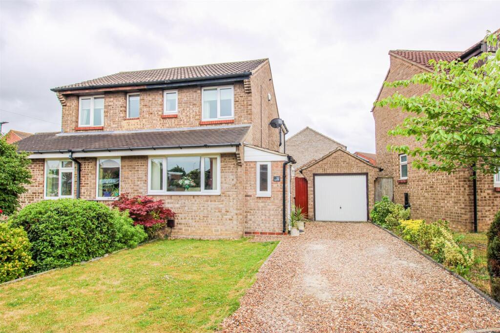 Buy or rent a property | Kenton Drive, Wakefield WF4 3PN