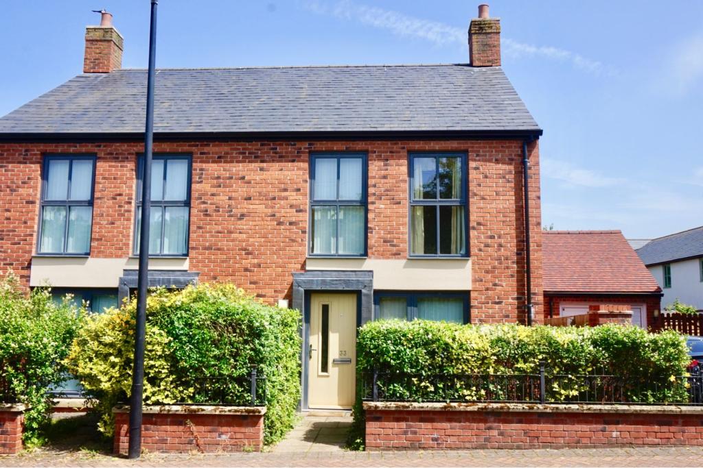 Buy or rent a property | Stainburn Road, Telford TF4 2FS