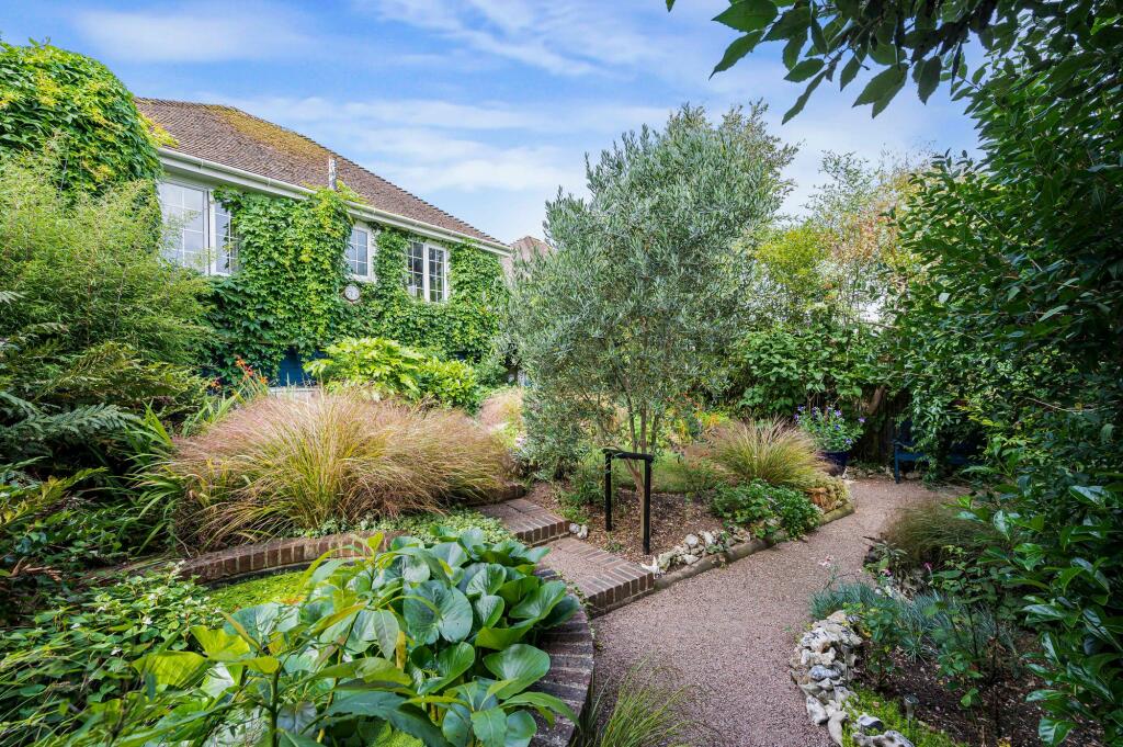 Buy or rent a property | Westfield Avenue North, Brighton BN2 8HS