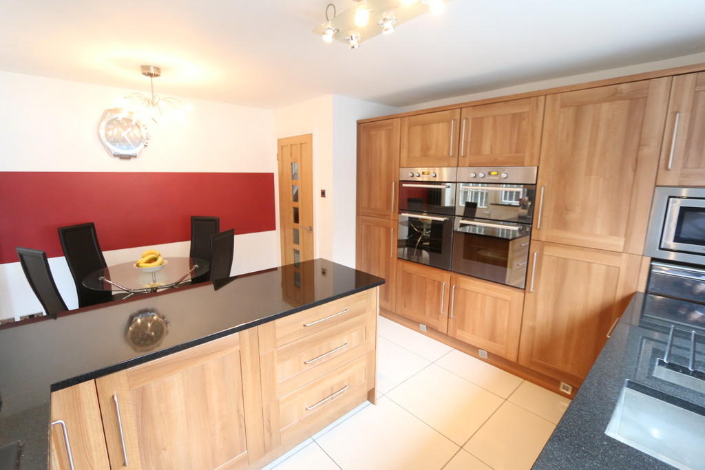 Buy or rent a property | Raleigh Drive, Hull HU9 1UN