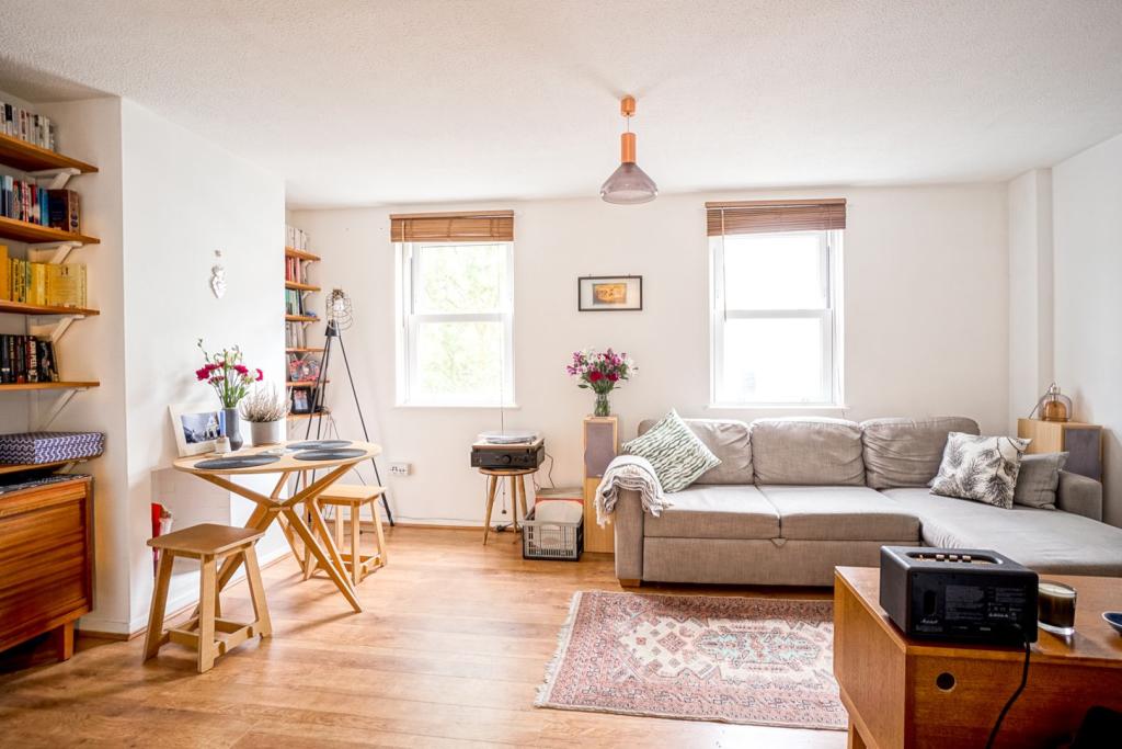 Buy or rent a property | Allen Road, London N16 8RX