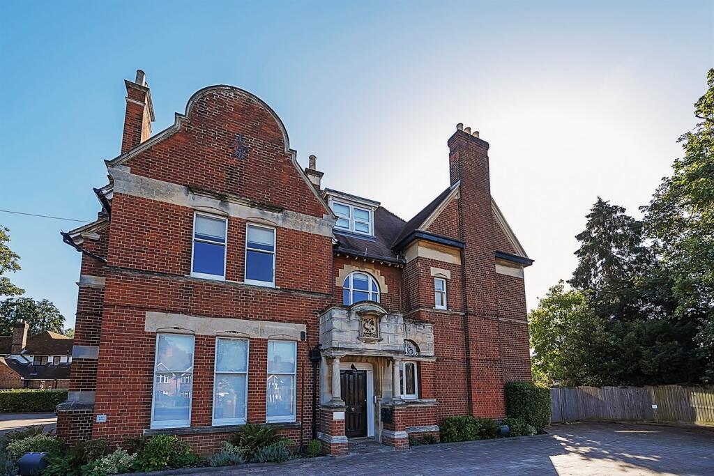 Buy or rent a property | Bath Road, Reading RG1 6HL