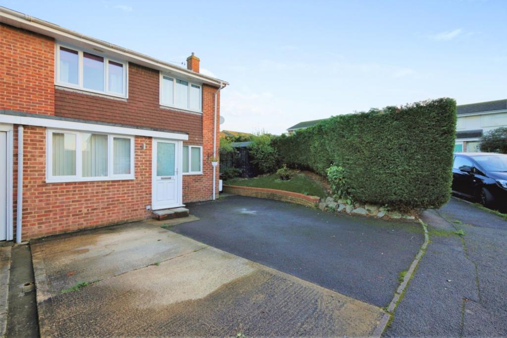 Buy or rent a property | Marines Drive, Faringdon SN7 7UJ