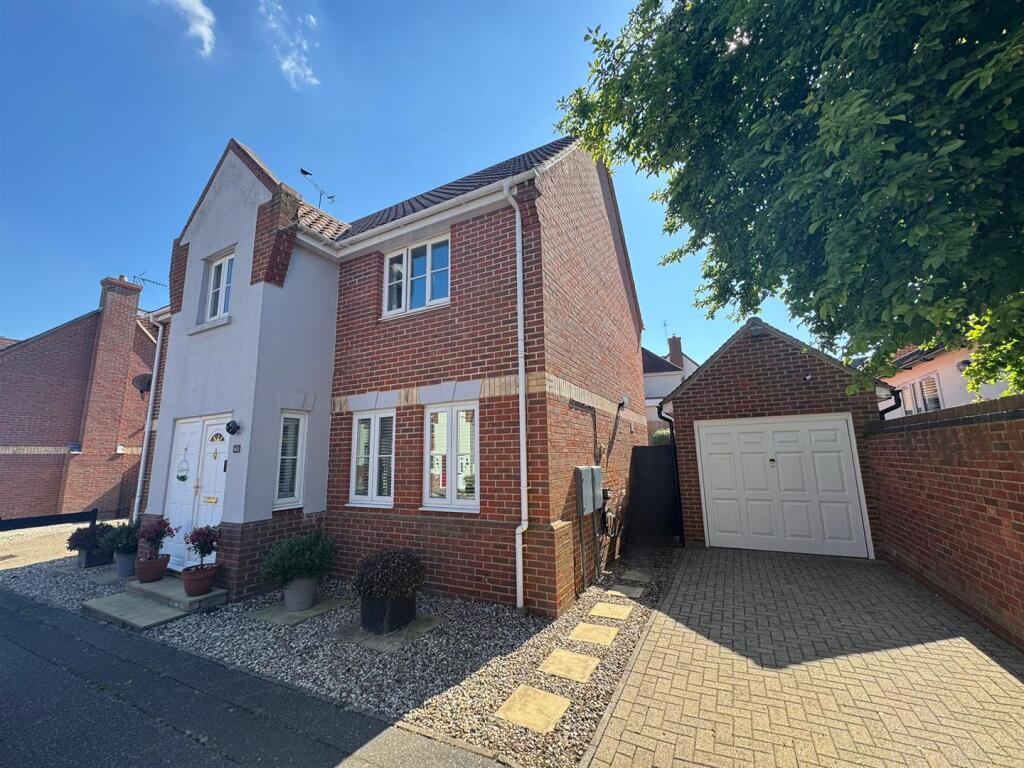 Buy or rent a property | Stanley Rise, Chelmsford CM2 6PJ